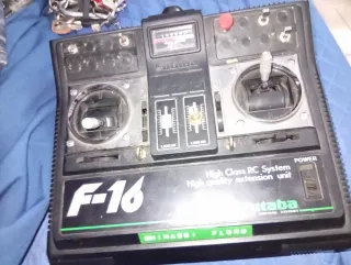 Radiocomando Futaba F-16 per automodellismo