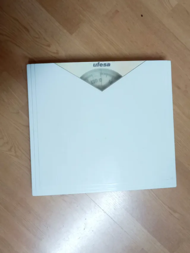 Báscula de baño Ufesa analógica