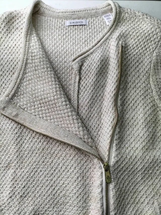 Chaqueta niña punto beige cremallera asimétrica