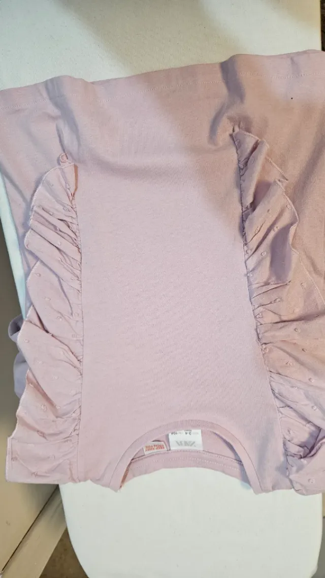 Camiseta Zara niña volantes rosa