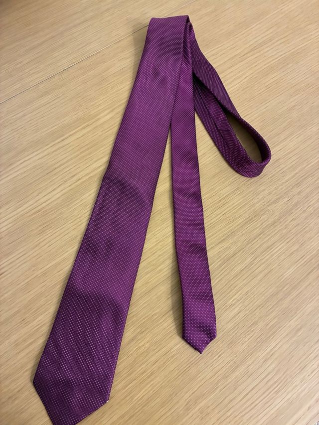 Corbata Morada con Puntos