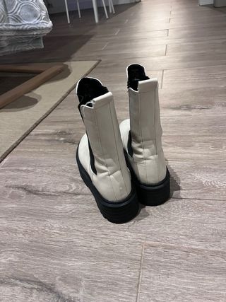 Botas Chelsea Beige y Negras