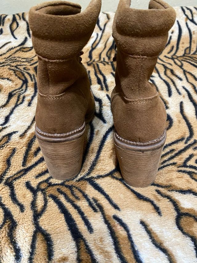 Botas de ante marrones