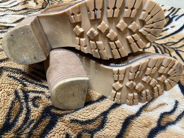 Botas de ante marrones