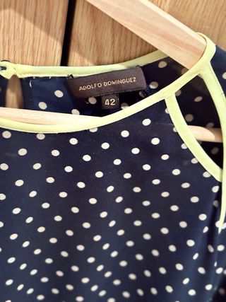 Blusa Adolfo Domínguez lunares azul y blanco T.42