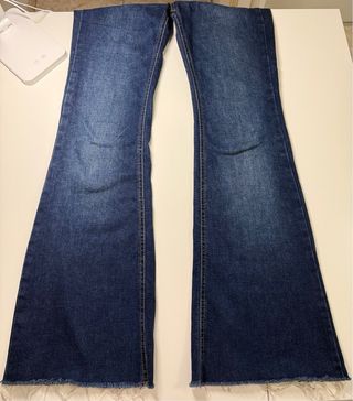 Pantalón vaquero Stradivarius Talla 36.