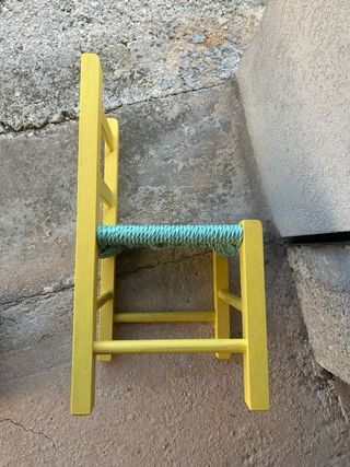 Sediolina gialla con seduta in corda