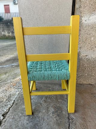 Sediolina gialla con seduta in corda