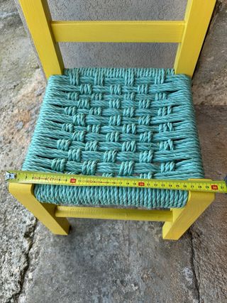 Sediolina gialla con seduta in corda