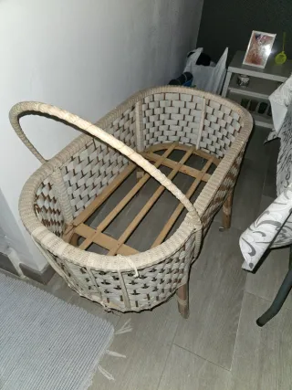 Cuna Moisés vintage mimbre