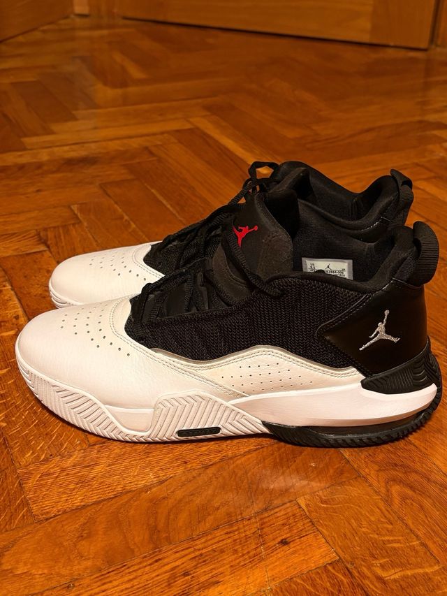 Zapatillas Jordan Stay Loyal Negras y Blancas