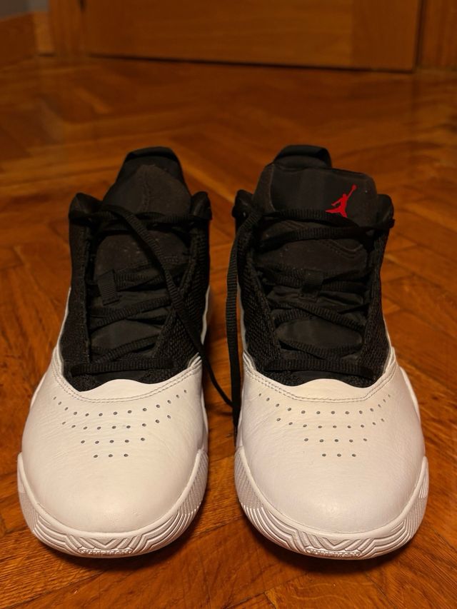 Zapatillas Jordan Stay Loyal Negras y Blancas