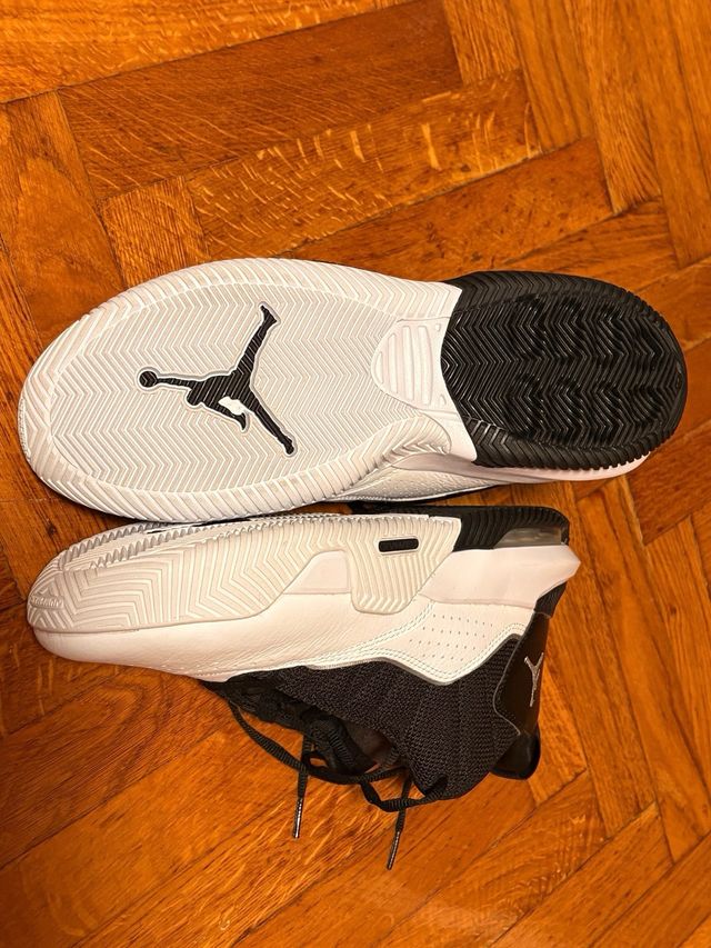 Zapatillas Jordan Stay Loyal Negras y Blancas