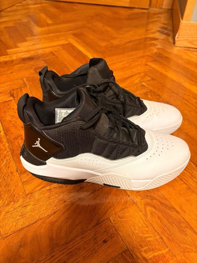 Zapatillas Jordan Stay Loyal Negras y Blancas