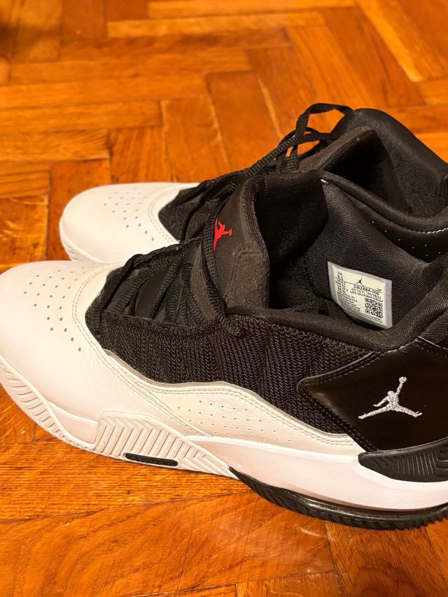 Zapatillas Jordan Stay Loyal Negras y Blancas