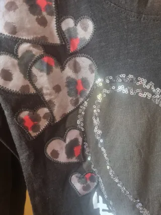 Camiseta Desigual Corazones y Lentejuelas