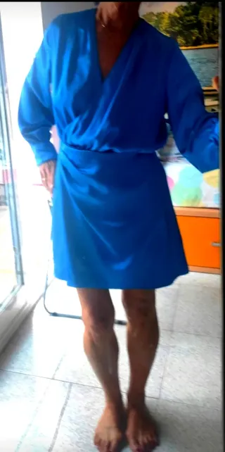 Vestido de raso con manga larga