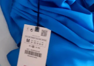 Vestido de raso con manga larga