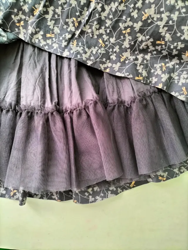 Falda niña gris con libélulas doradas