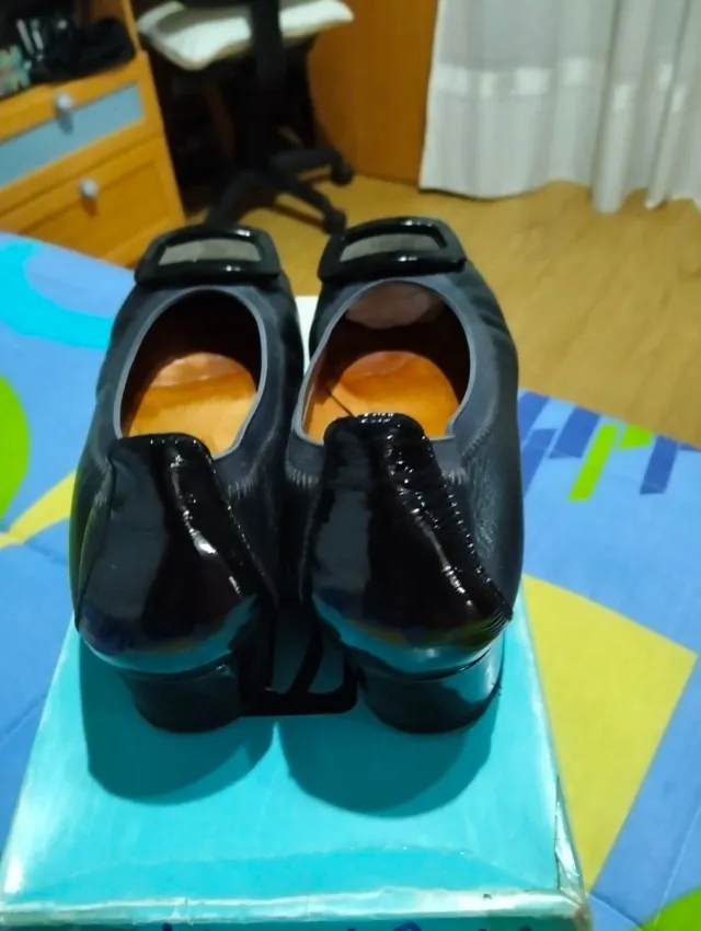 Scarpe basse nere con dettaglio