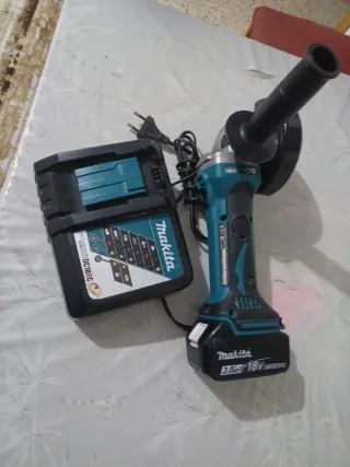 Radial a batería Makita + Cargador