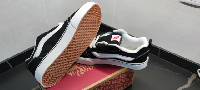 Zapatillas Vans Old Skool Negras y Blancas