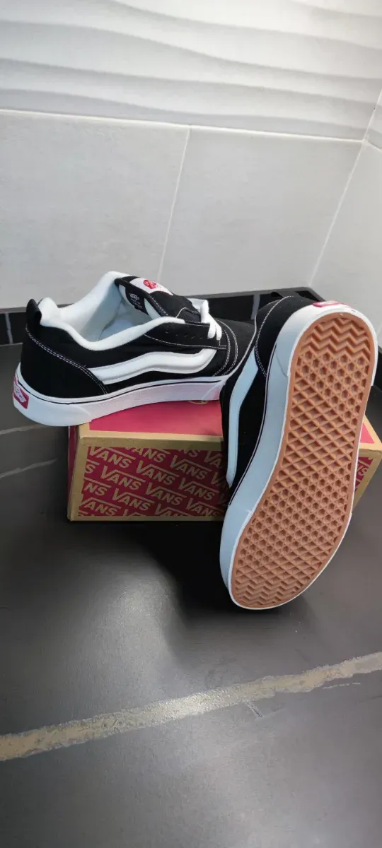 Zapatillas Vans Old Skool Negras y Blancas