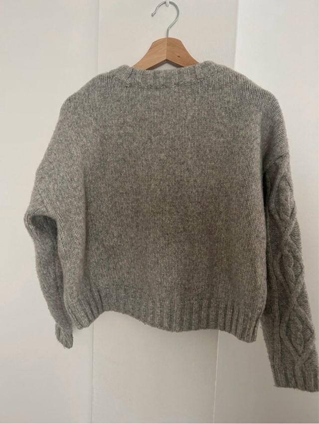 Jersey gris trenzado