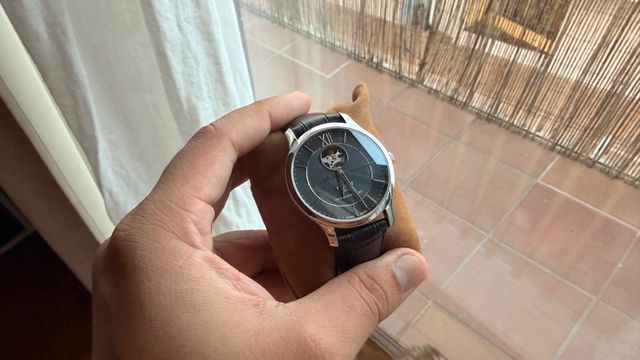 Reloj Tissot Open Heart Negro y Plateado