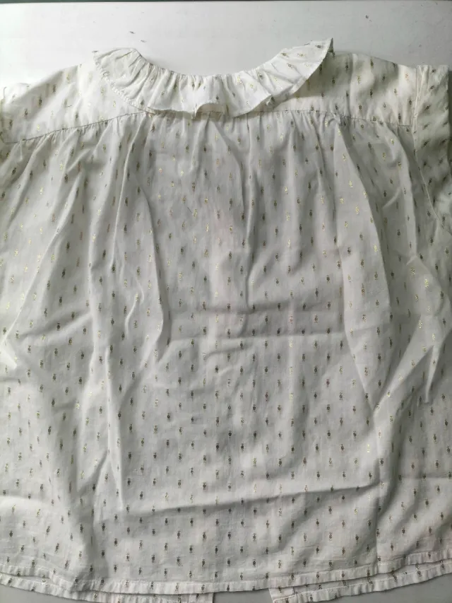 Camisa niña sin mangas con motivos dorados