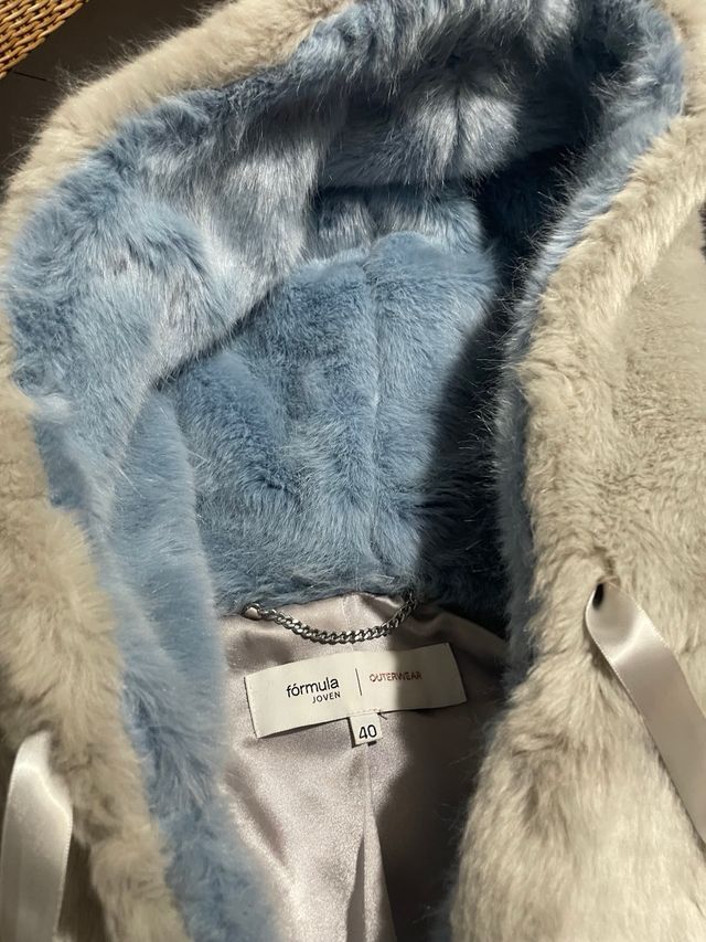 Chaqueta de pelo con capucha