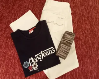 Lote Pepe Jeans: Camiseta azul marino y pantalón.