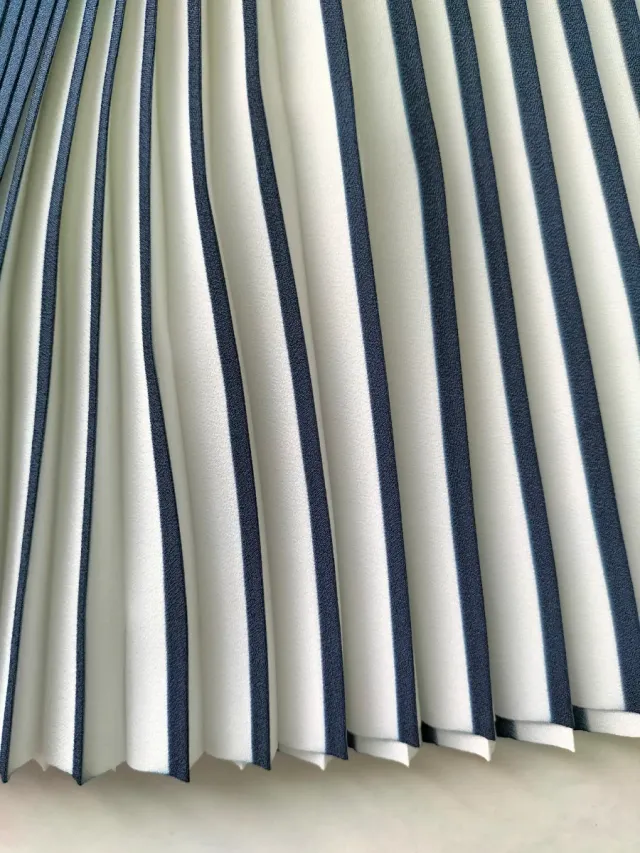 Falda niña plisada azul y blanco