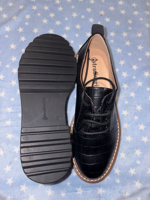 Scarpe Stradivarius nere da donna