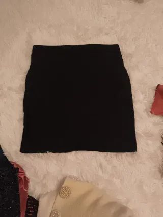 Falda negra corta
