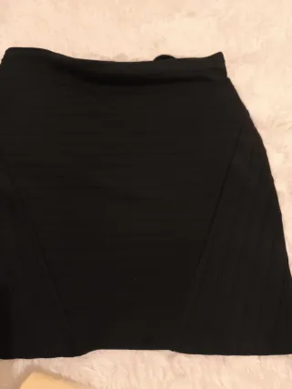 Falda negra corta