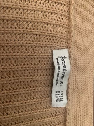Cardigan Stradivarius beige con flecos
