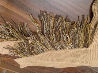 Cardigan Stradivarius beige con flecos