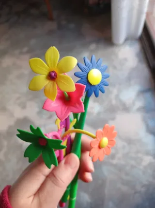 Bolígrafos y gomas de borrar