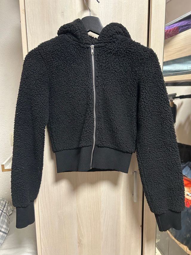 Chaqueta de lana negra con cremallera