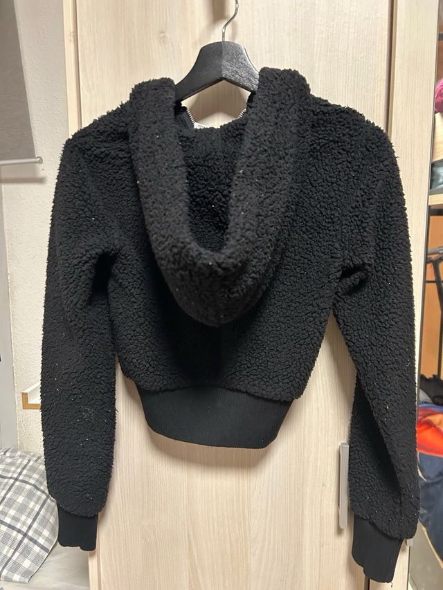 Chaqueta de lana negra con cremallera