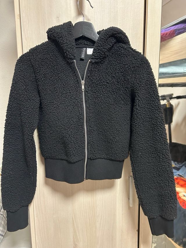 Chaqueta de lana negra con cremallera
