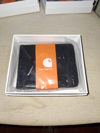 Cartera Carhartt Blanca y Amarilla