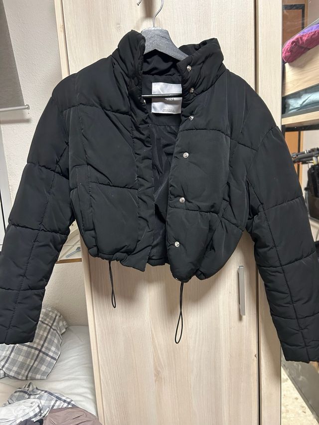 Bershka Chaquetón Negro Corto