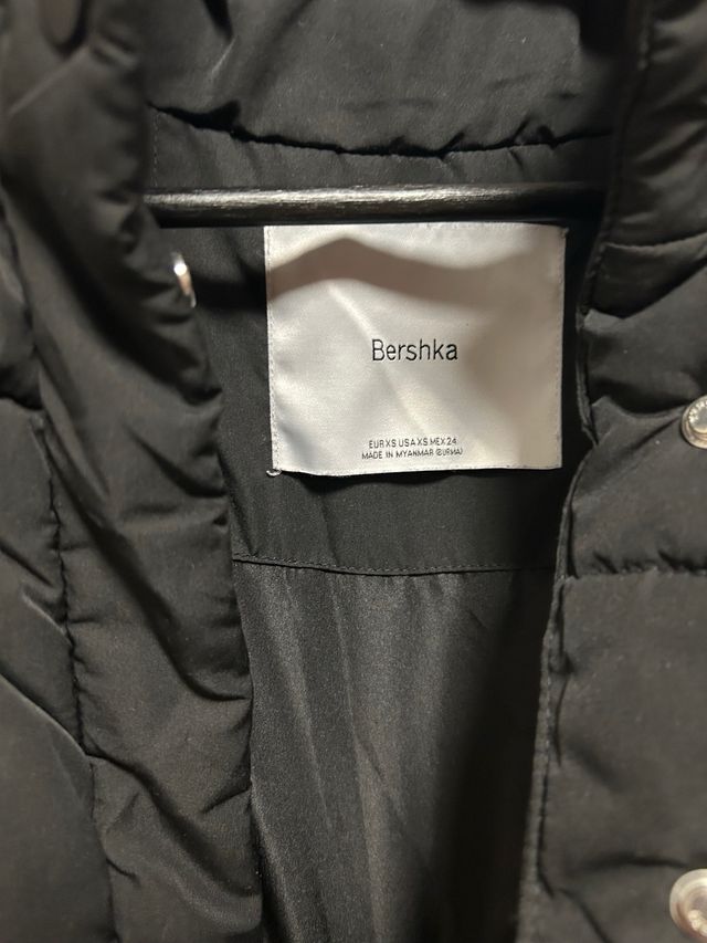 Bershka Chaquetón Negro Corto