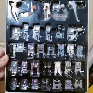 Set di piedini pressori per macchina da cucire