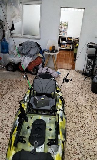 Kayak de pesca con accesorios