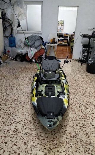 Kayak de pesca con accesorios