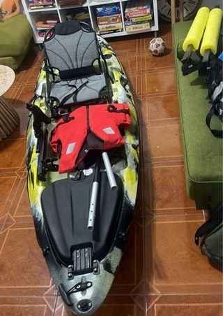 Kayak de pesca con accesorios