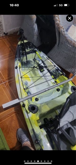 Kayak de pesca con accesorios